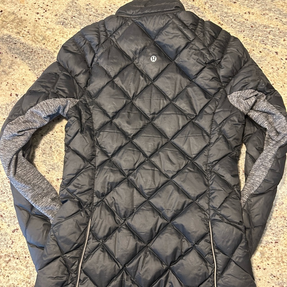 Lululemon Puffer - mint condition.